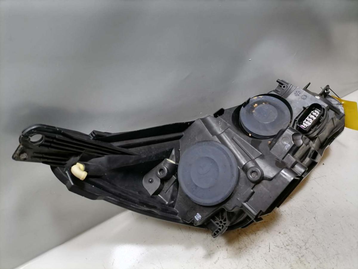 Ford Focus 3 original Scheinwerfer vorn links Halogen Facelift Bj.2018